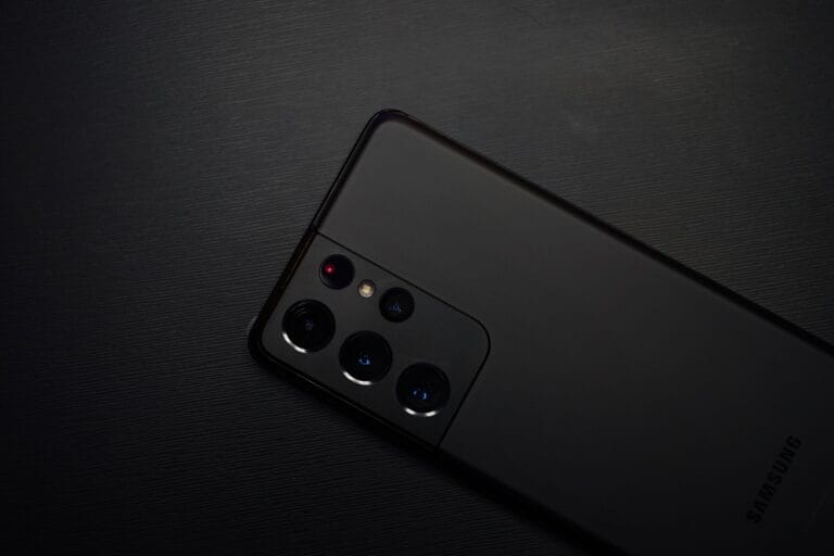 So sánh iPhone 12 Pro Max và Samsung S21 Ultra 5G: Đánh giá chi tiết từ cấu hình đến hiệu năng
